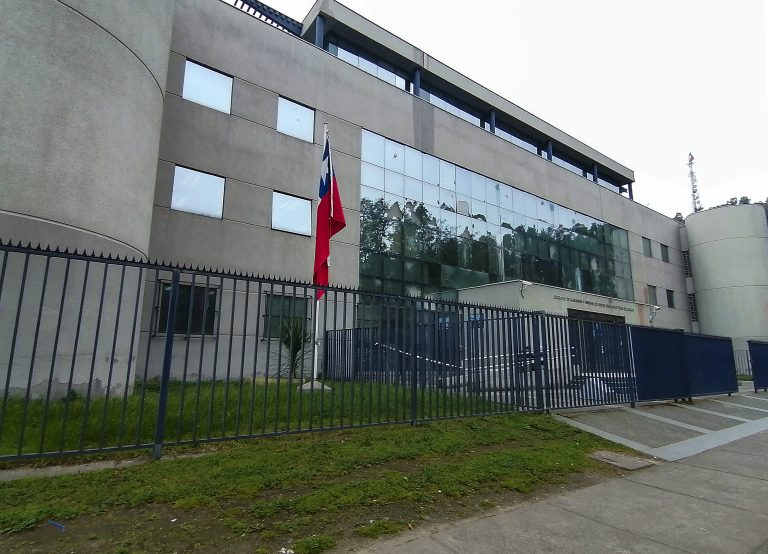 Salida alternativa para juez curicano acusado de robar en supermercado