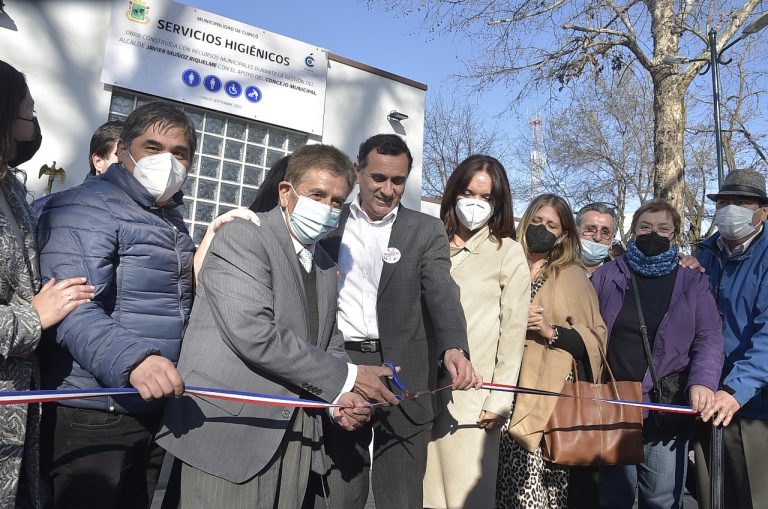 Curicanas y curicanos ya pueden acceder a servicios higiénicos en plena Alameda