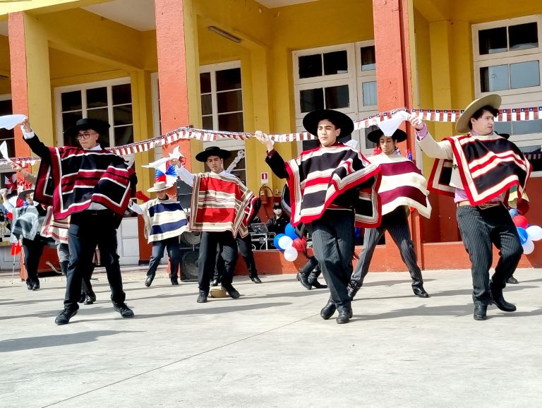 Promoviendo el folclor y la identidad nacional