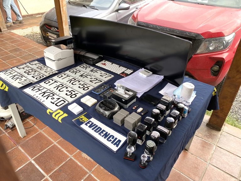 Caen sujetos que vendían vehículos robados utilizando para ello documentación falsificada