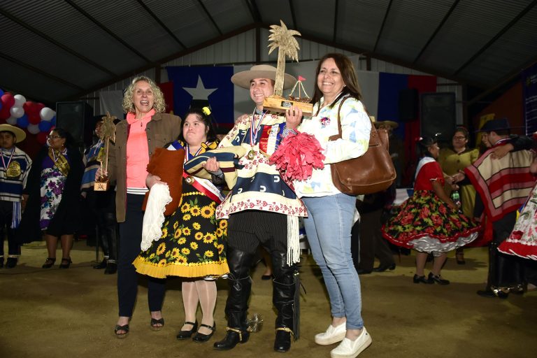 Molinenses se coronaron campeones en Nacional de Cueca