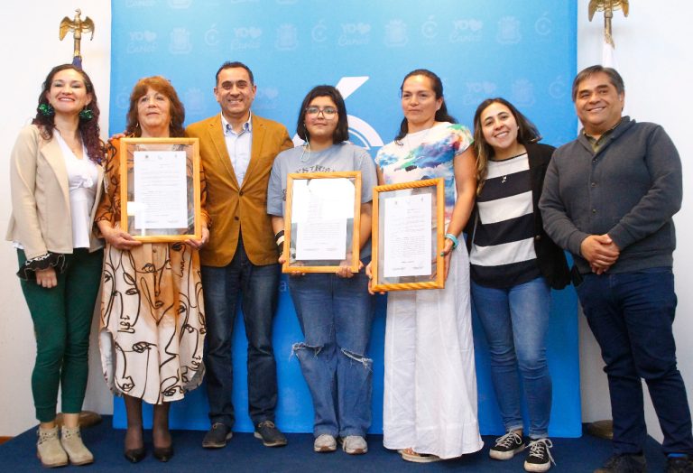 Premian a ganadoras del concurso “Curicanas, Valor e Inspiración”