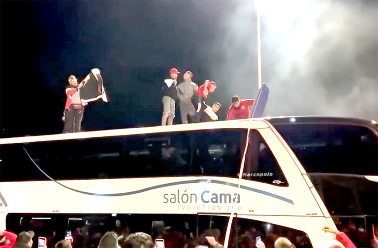 Hasta octubre de 2033 no podrán entrar a los estadios dos de los hinchas involucrados en agresión a jugador