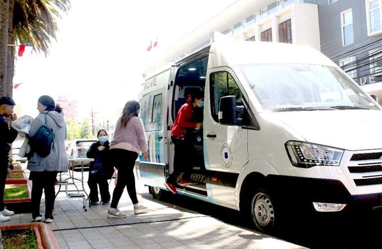 Toma de examen PAP en la Plaza de Armas