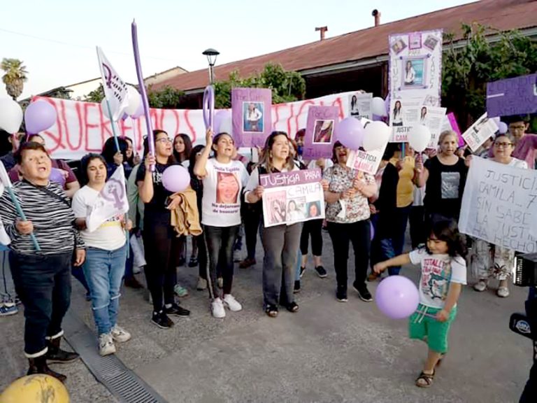 Realizaron masiva marcha pidiendo justicia por joven desaparecida