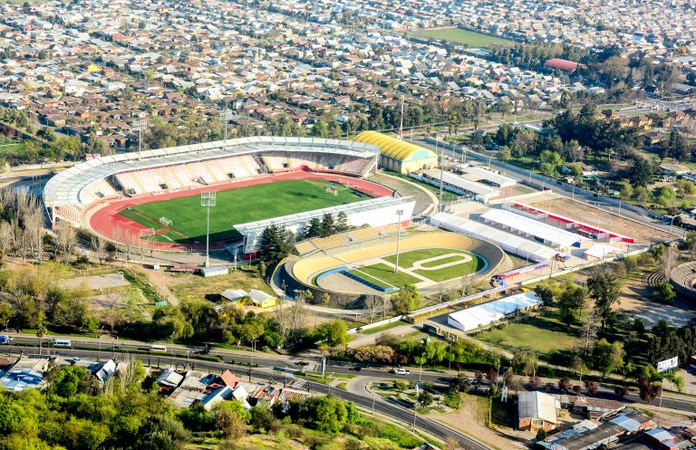 Avanza proyecto para terminar el estadio Bicentenario La Granja