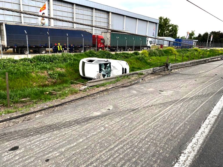 Volcamiento dejó en evidencia robo de automóvil y tráfico de drogas