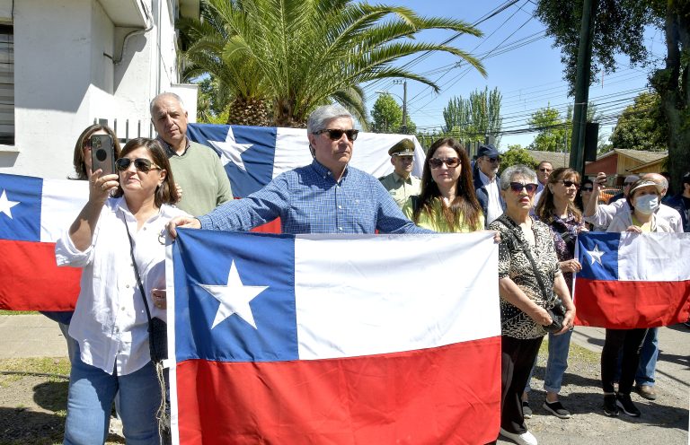 Curicanos mostraron su apoyo a Carabineros