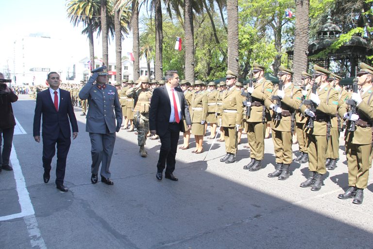 Volvió el desfile en la Plaza de Armas para celebrar el aniversario de Curicó