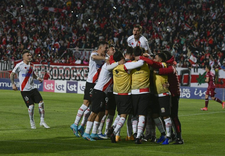 El Curi vuelve a celebrar tras sólida presentación