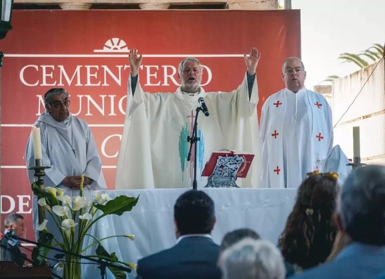 Curicanos participaron en misa del Día de Todos los Santos