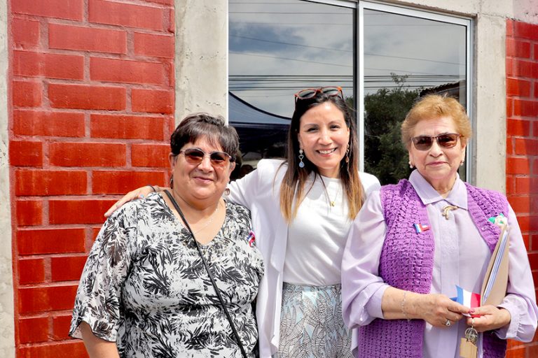En tiempo récord dos mujeres de Licantén reciben sus nuevas viviendas