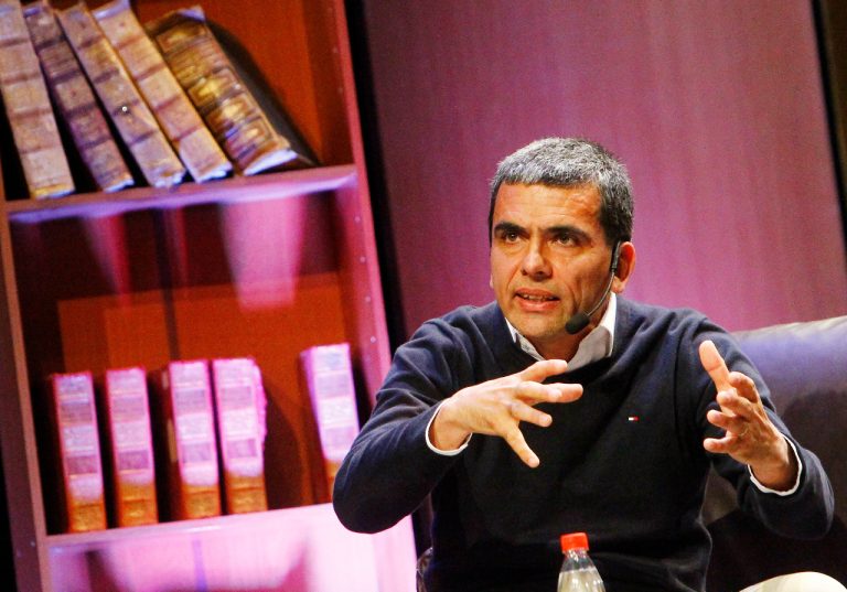 “Me preocupa que las casas de apuestas financien el fútbol”