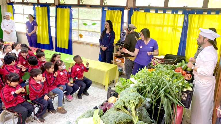 Chef Carlo von Mühlenbrock realizó talleres de alimentación saludable para estudiantes