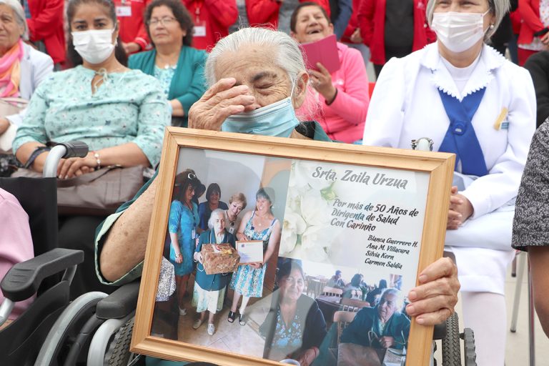 Cesfam de molina abre sus puertas con homenaje a histórica dirigente