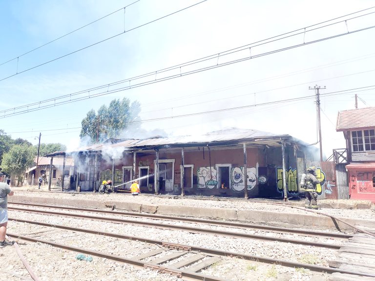 Pesar tras incendio que destruyó antigua estación de trenes de Teno