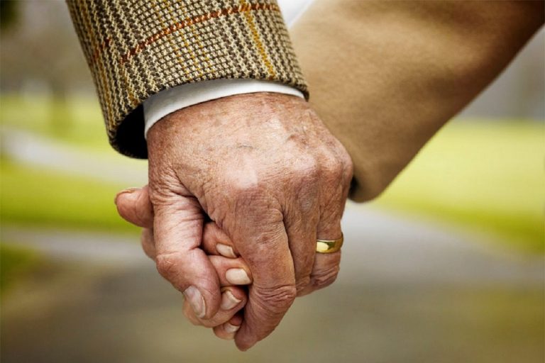 Sobre tres mil personas han recibido el Bono Bodas de Oro en la Región del Maule