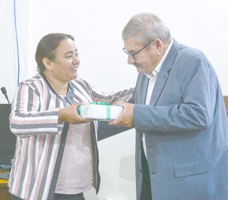 Funcionarios municipales despidieron a estimado colega que se acogió a retiro