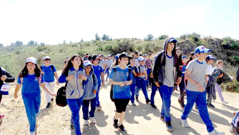 Estudiantes maulinos desarrollan el trekking en “Busca del Tesoro”