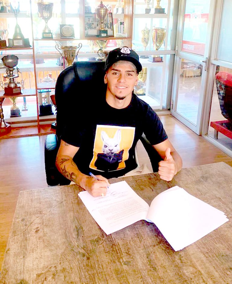 Yerko Leiva estampa su firma por tres años