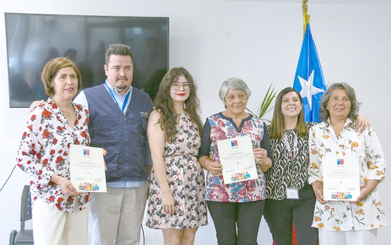 Curicanas fueron galardonadas por emprendimientos agrícolas