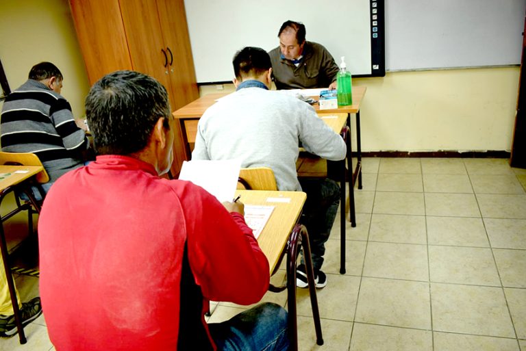 Privados de libertad de los penales del Maule rindieron la PAES
