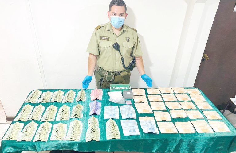 Decomisan mochila con droga e importante suma de dinero