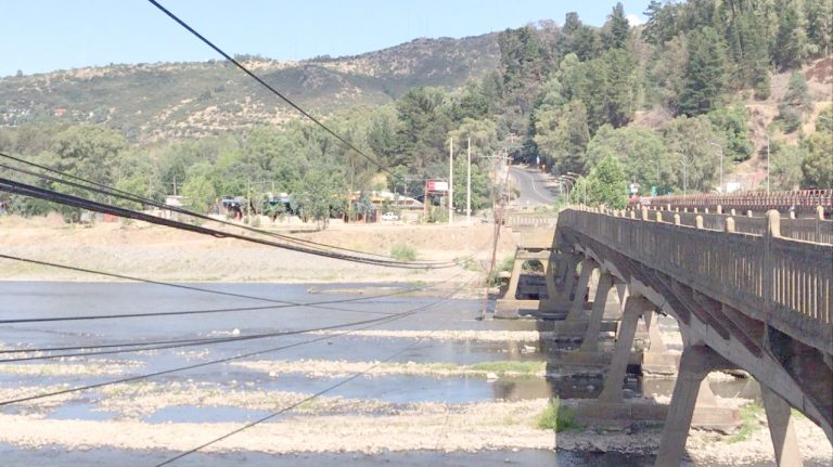 CGE construye nueva línea eléctrica sobre el Río Claro