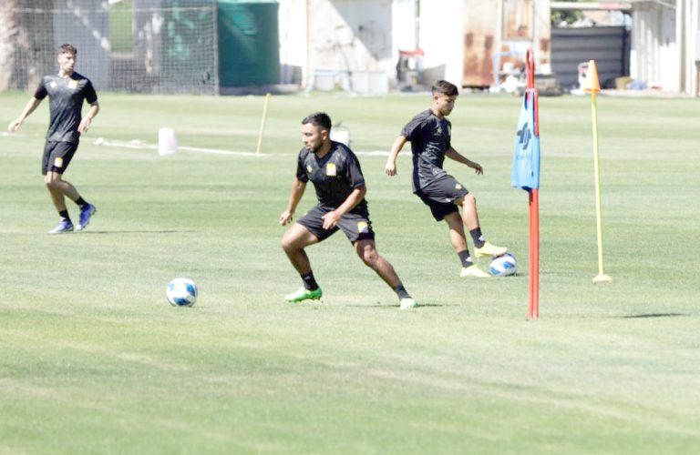 Se mueve el mercado en torno a Curicó Unido