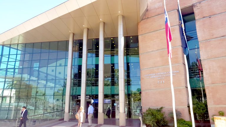 Siete años de cárcel para acusado de un violento asalto y un robo