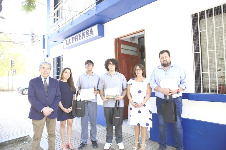 Estudiantes del Colegio Concepción de Parral recibieron premio por su participación en Olimpiadas de Actualidad
