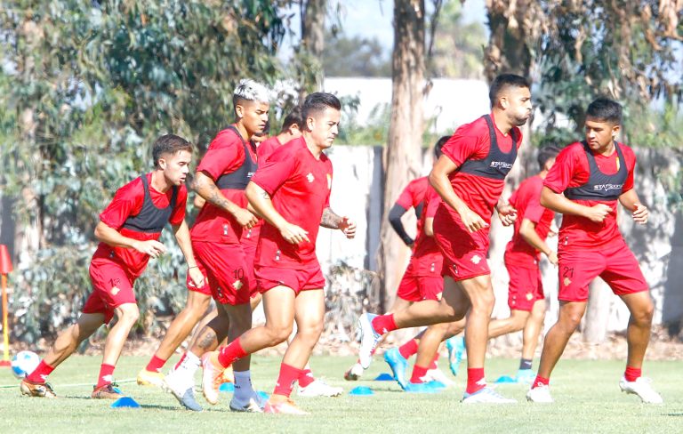 Entrenan y luego viajan rumbo al biobío