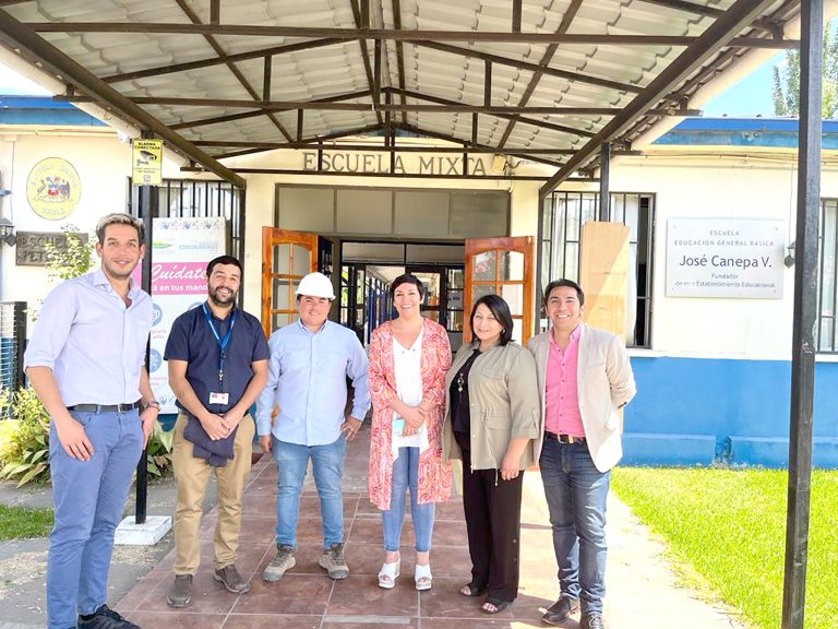 Visitan trabajos en dos establecimientos educacionales de Sagrada Familia