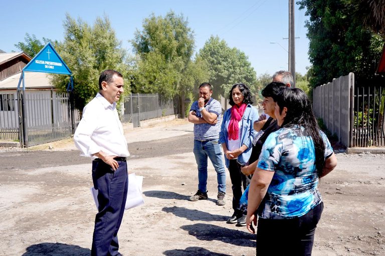Realizan mantención de caminos en Bajo La Cuesta
