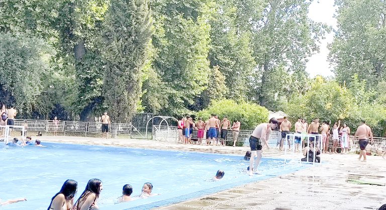 Curicanos podrán ingresar de forma gratuita a las piscinas municipales