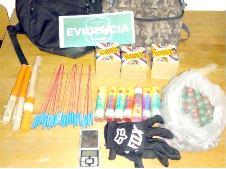 Sujeto fue detenido por vender fuegos de artificio