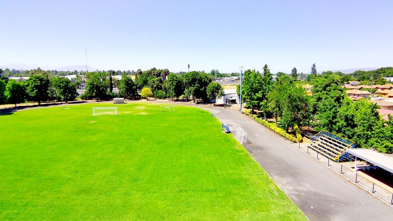 Avanzan trabajos de iluminación en el estadio Marista de Curicó
