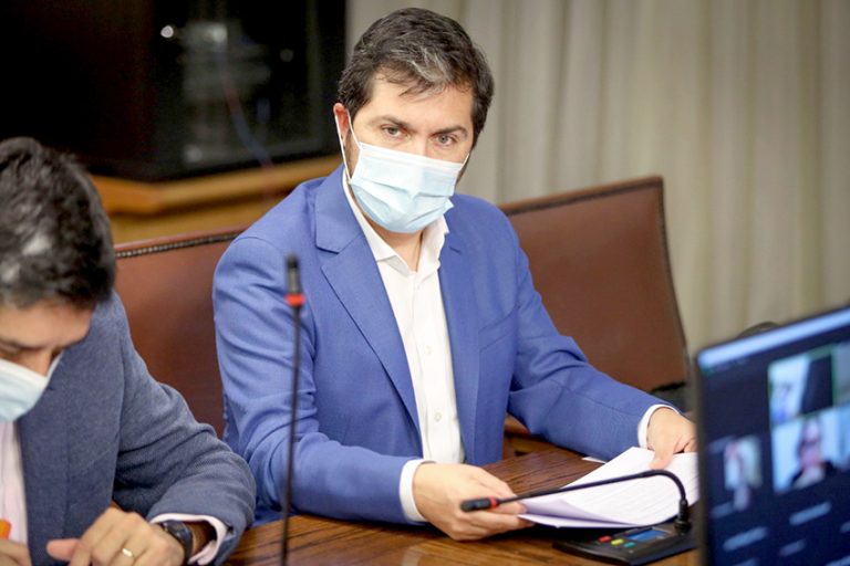 Piden sumario por retraso en licitaciones de programa de alimentación en Junaeb