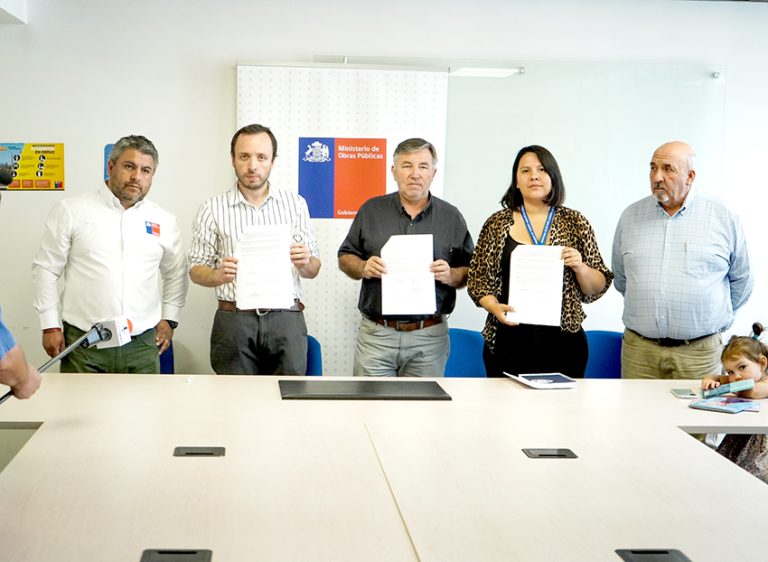Canalistas y el MOP firman acuerdo para garantizar riego en el valle de Pencahue