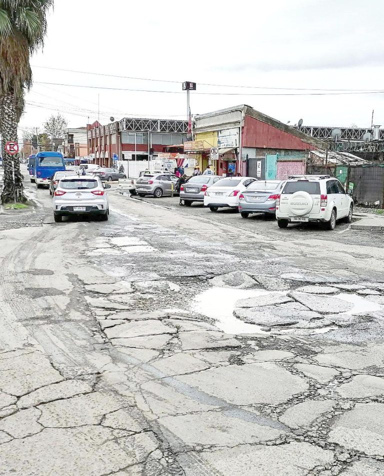 Listo financiamiento para reparar deteriorada calle Maipú de Curicó