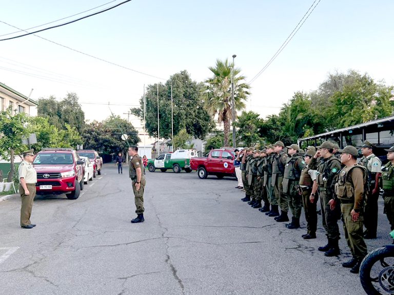 Retiran carpas y detienen a personas que ocupaban espacios públicos