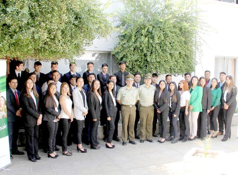 Dieron bienvenida a jóvenes seleccionados para Escuela de Carabineros en Curicó