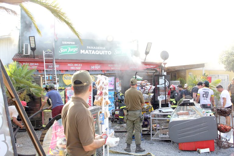 Incendio destruye panadería ubicada en sector Mataquito