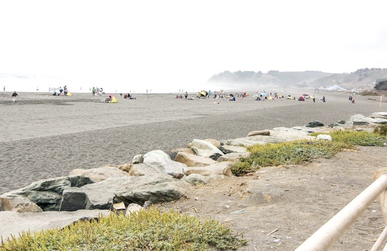 Alcalde abordó proceso de reconstrucción en la zona costera de Licantén