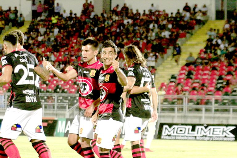 Rangers sale a asegurar sus primeros puntos del torneo