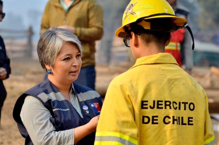 Autoridades agradecen trabajo de Bomberos y brigadistas en extinción de incendios en el Maule