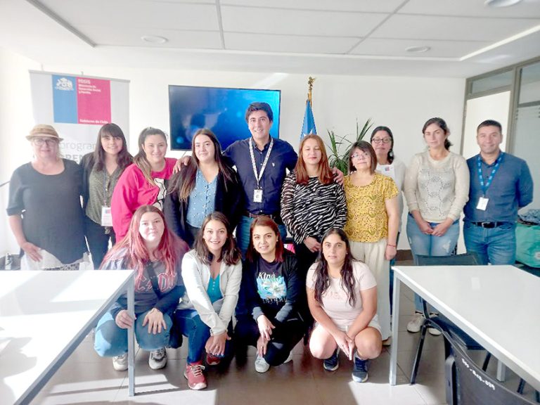 Más de una veintena de emprendedoras curicanas recibe importante capacitación