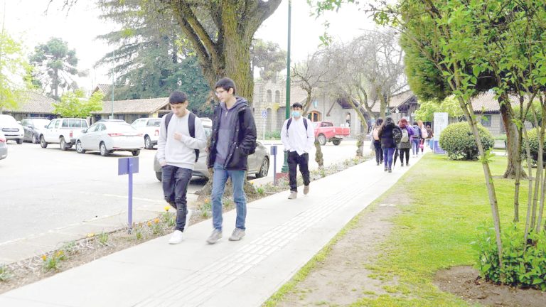 Llaman a egresados de enseñanza media a inscribirse para rendir la PAES de invierno