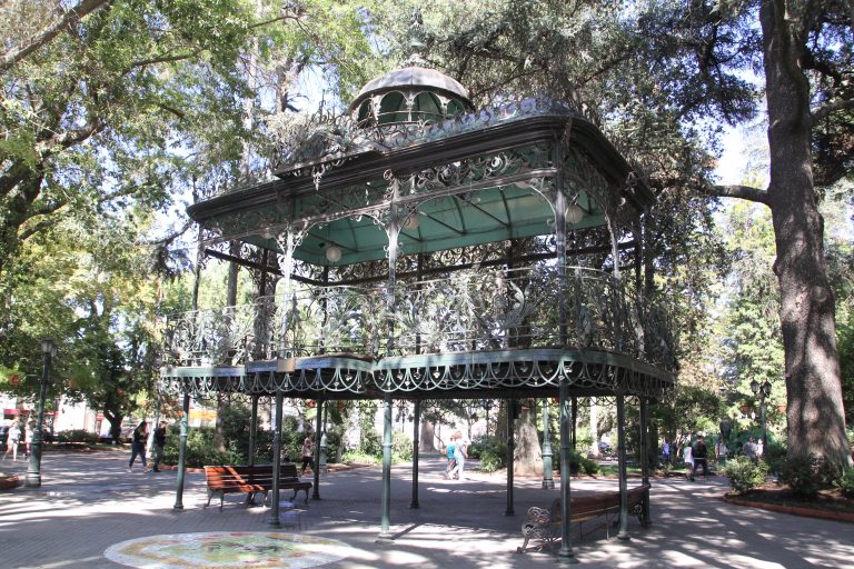 Historiador manifestó la necesidad de “restaurar” dos simbólicos monumentos
