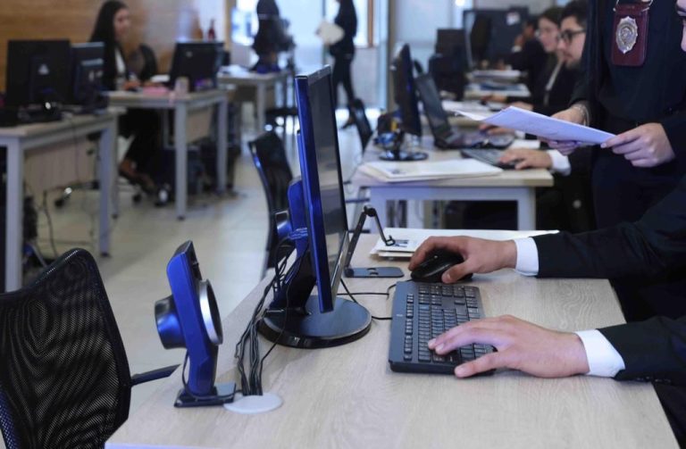 Por almacenamiento de pornografía infantil detienen a sujeto en Curicó